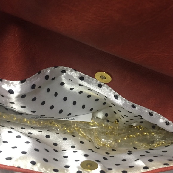 Foreign exchange clutch - Picture 2 of 2