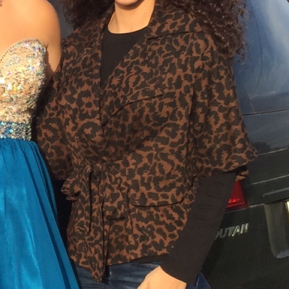 Leopard tie cape top - Picture 1 of 2