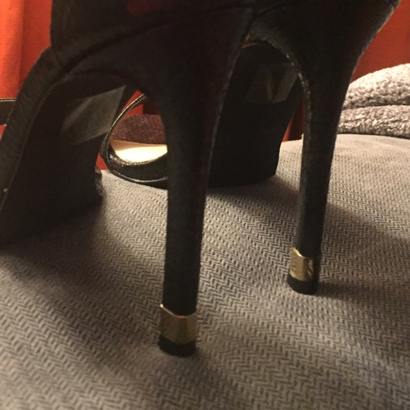 Classy N' Sassy Black snake skin textured heels - Picture 3 of 4
