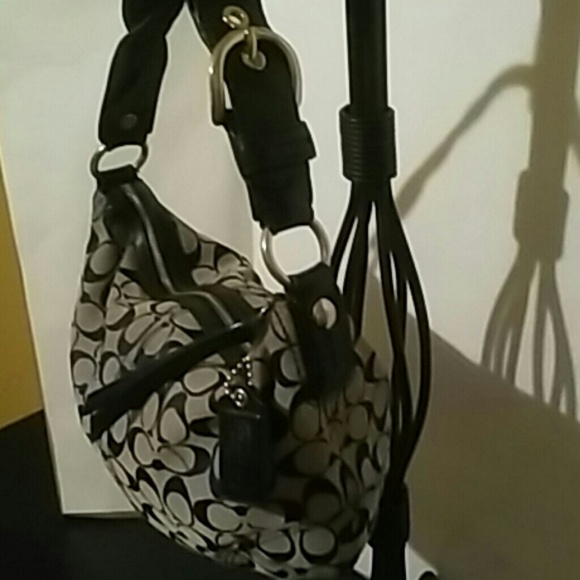 Handbag - Picture 2 of 4