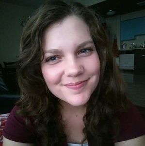 Meet your Posher, Elicia