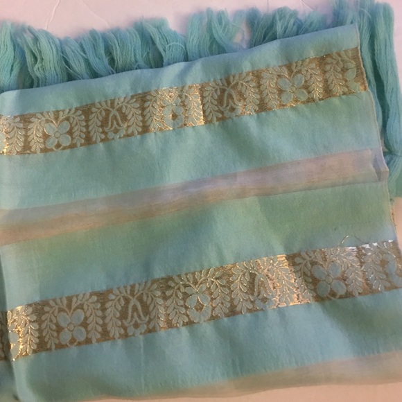 Mint color shawl with gold threading - Picture 4 of 4