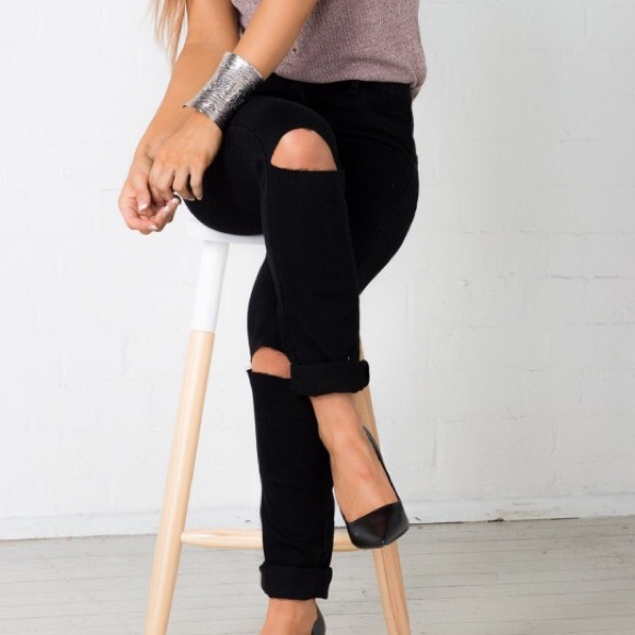 Skinny Black Kimmy Jeans NWT!! 6(M)