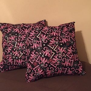 Two Decorative pillows (new)