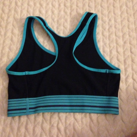Under armor sports bra - Picture 2 of 3