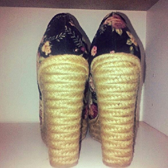 heels - Picture 2 of 2