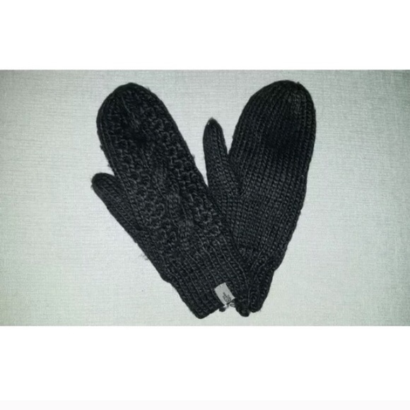 North face mitten pull on one of them
