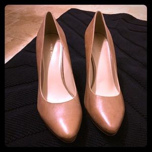NWOT tan platform Nine West heels