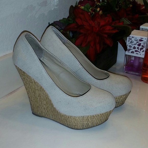 Cute tan wedges !
