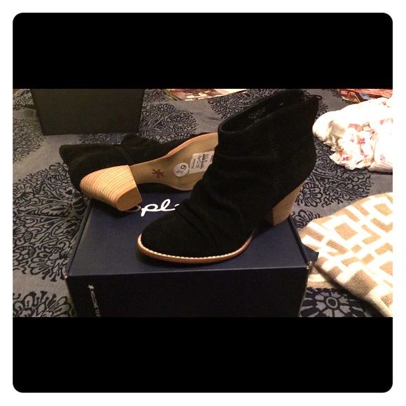 Size 6.5 women's black suede booties NIB