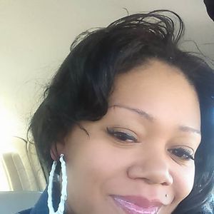 Meet your Posher, Monique