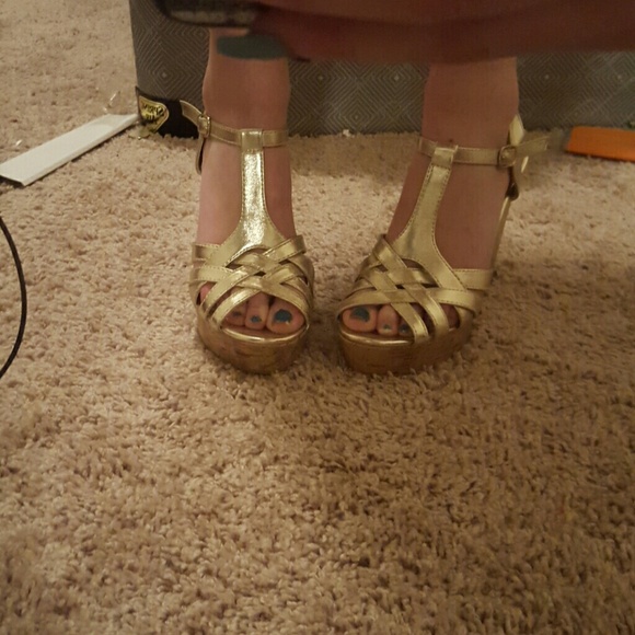 Gorgeous gold wedges