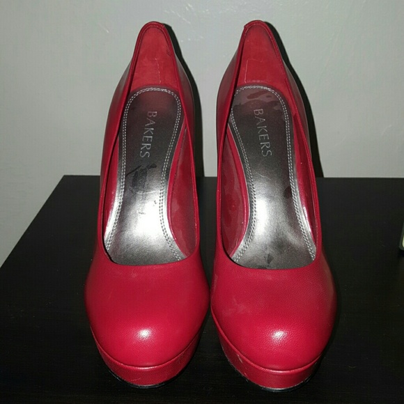 Red pumps - Picture 2 of 4