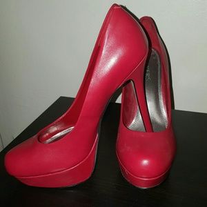 Red pumps