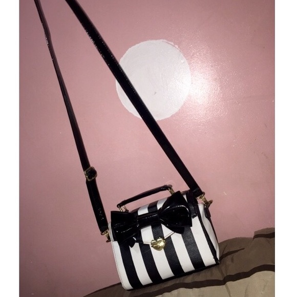 Betsey Johnson cross body bag💋