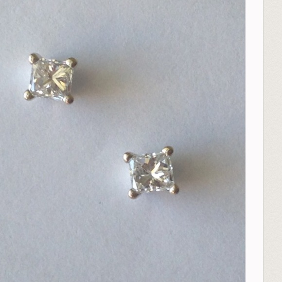 0.42ct Diamonds Earrings and 8mm Pearls earrings
