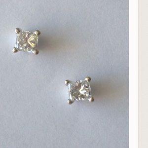 0.42ct Diamonds Earrings and 8mm Pearls earrings