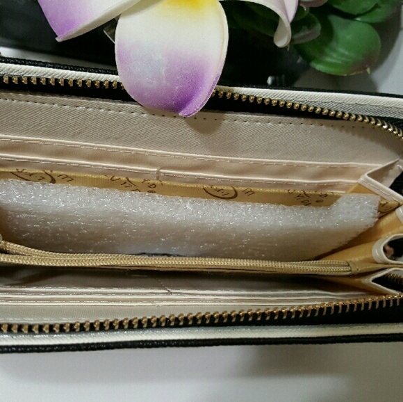 Wallet - Picture 2 of 3