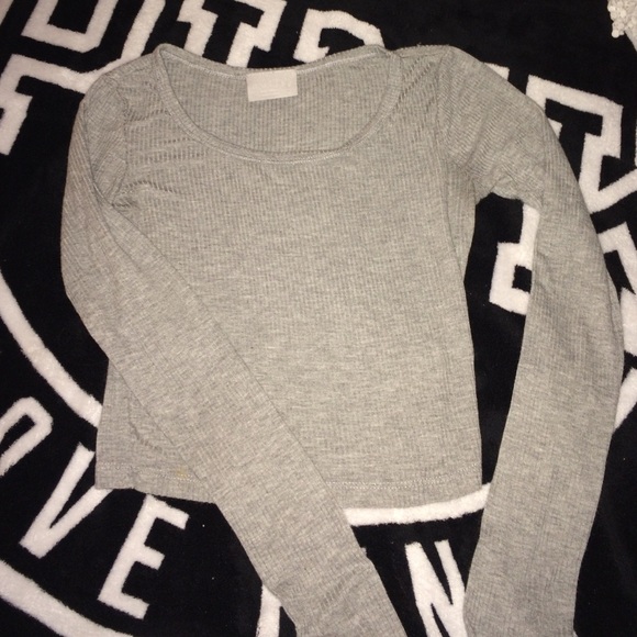 grey crop top