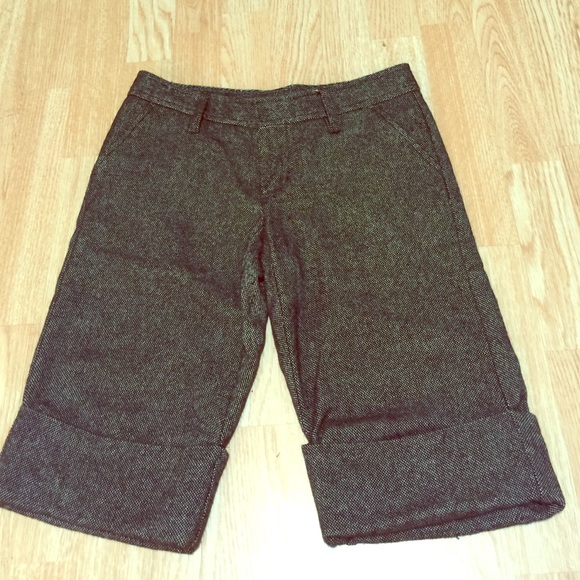 🆕Listing- Gap Wool Blend B/W Cuffed Shorts Size 2
