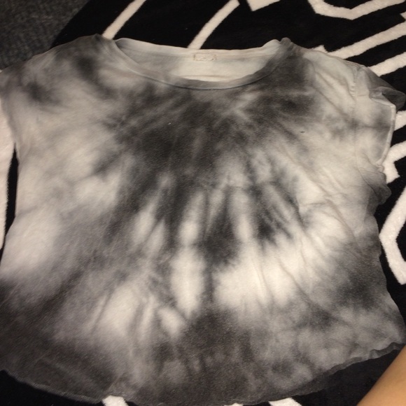 black and white type dye shirt