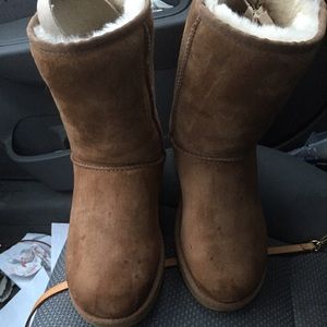 Tan uggs
