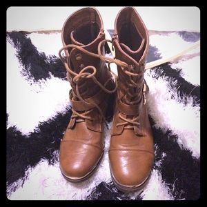 COMBAT BOOTS