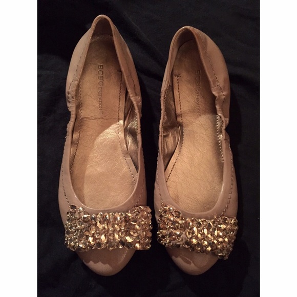 BCBG nude flats