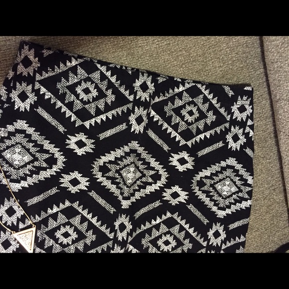 ❌ SOLD - NWOT Forever21 Tribal Print Bodycon Skirt - Picture 2 of 4
