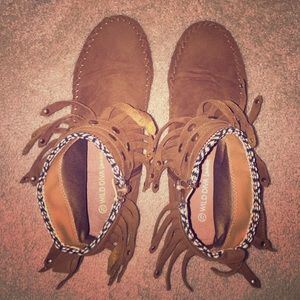 Moccasins from agaci