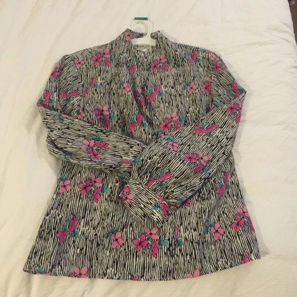 Vintage blouse blk wht with pink flowers