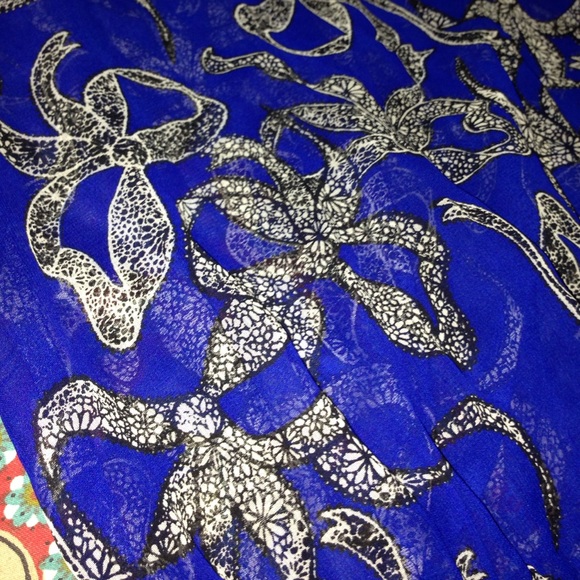 blue top with bows - Picture 2 of 2