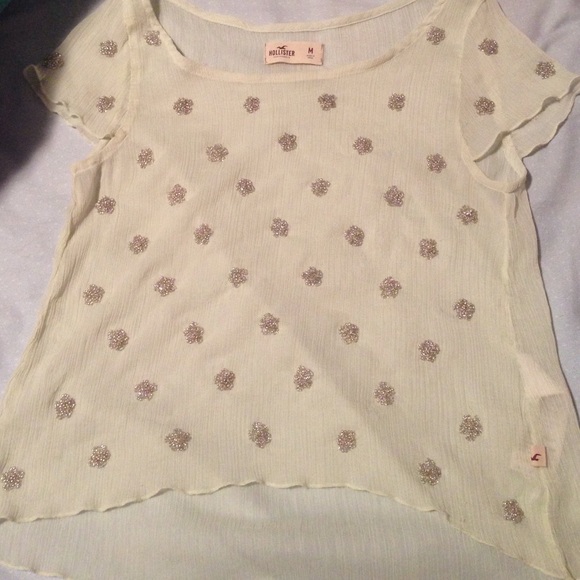 Hollister Tshirt, barely worn. Great condition.