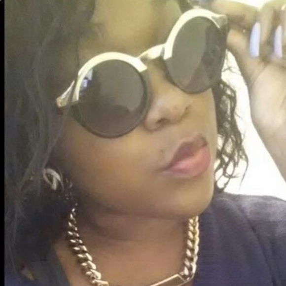 Meet your 5⭐️⭐️⭐️⭐️⭐️ rated Posher, Angie - Picture 4 of 8