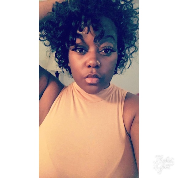 Meet your 5⭐️⭐️⭐️⭐️⭐️ rated Posher, Angie - Picture 5 of 8