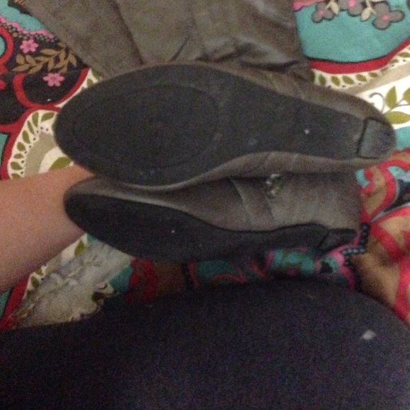 grey boots - Picture 2 of 2