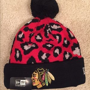 Blackhawks winter pompom hat authentic