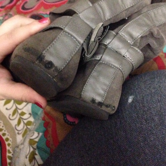 grey boots - Picture 2 of 3