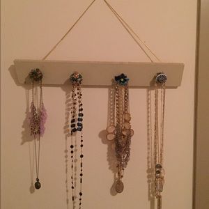 Necklace holder