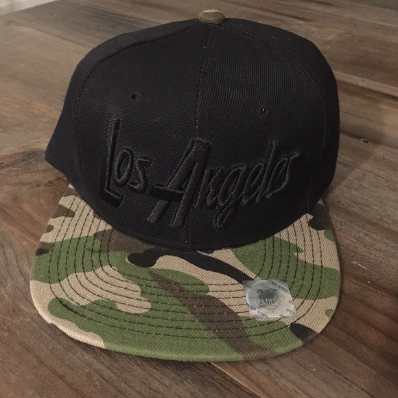 Accessories - Black LA SnapBack