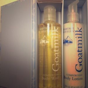 Goatmilk Crabtree & Evelyn Perfect Pair Set in Box