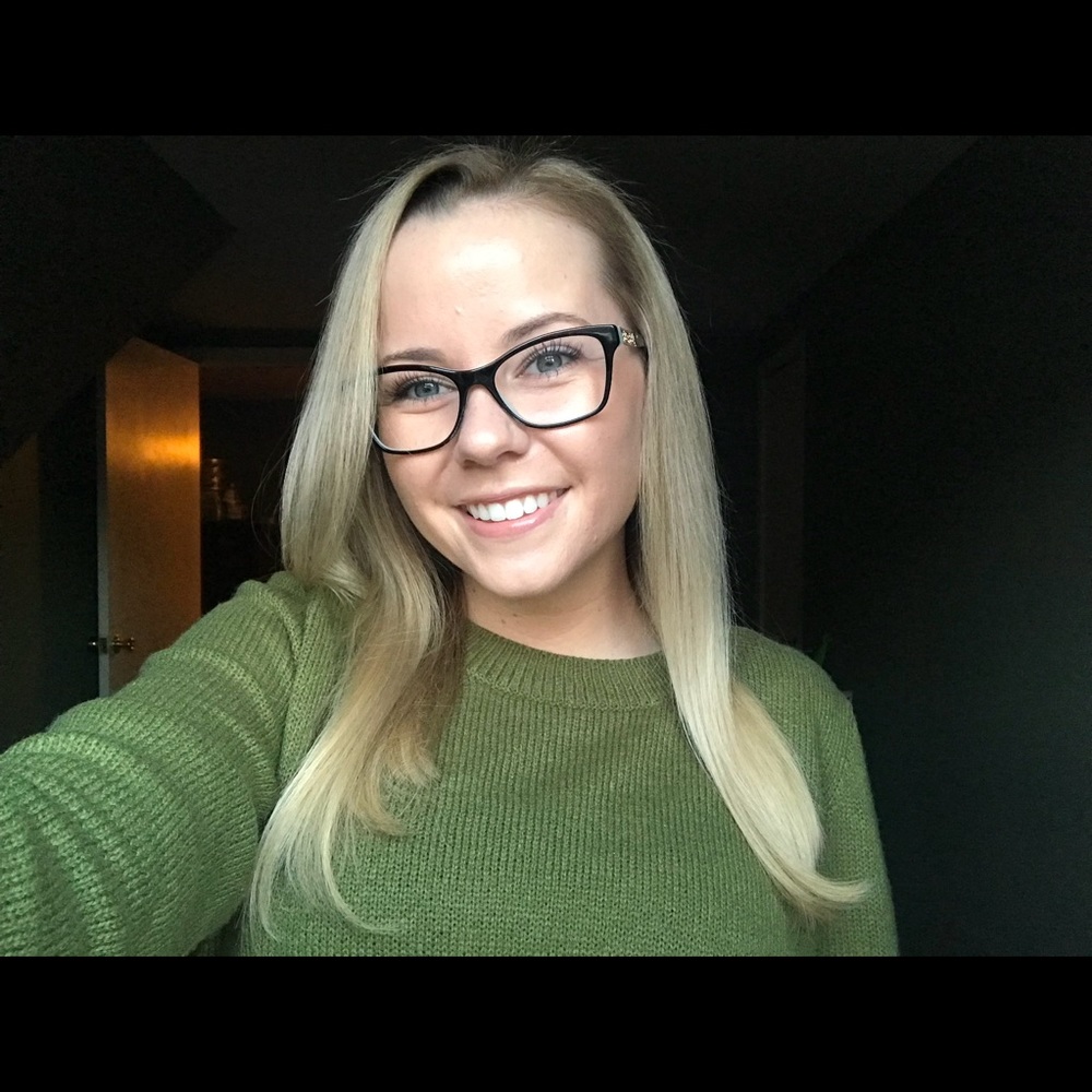 Meet your Posher, Adrianna