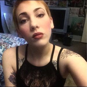 Meet your Posher, Leslie