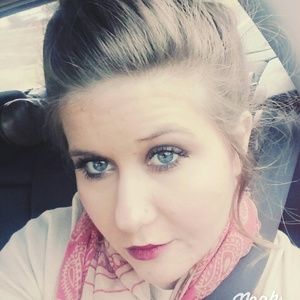 Meet your Posher, Kendra