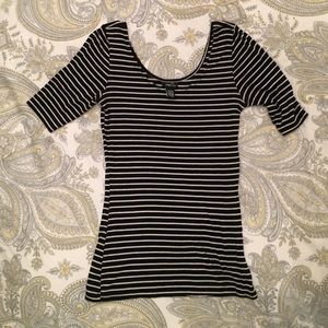 Black and white striped scoop next