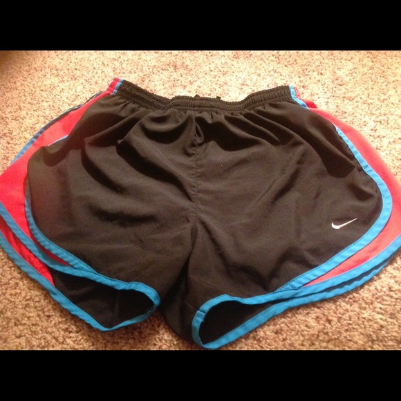 Nike tempo short