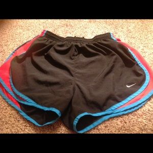 Nike tempo short