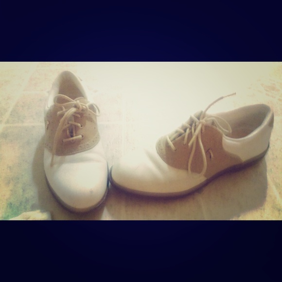 Golf shoes