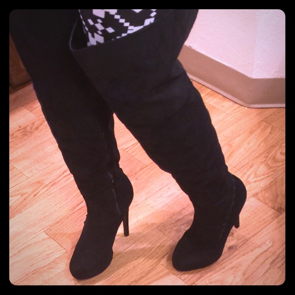 Thigh high black suede boots!