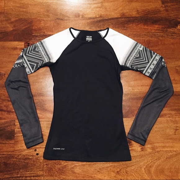 Nike dry fit fleece long sleeve shirt